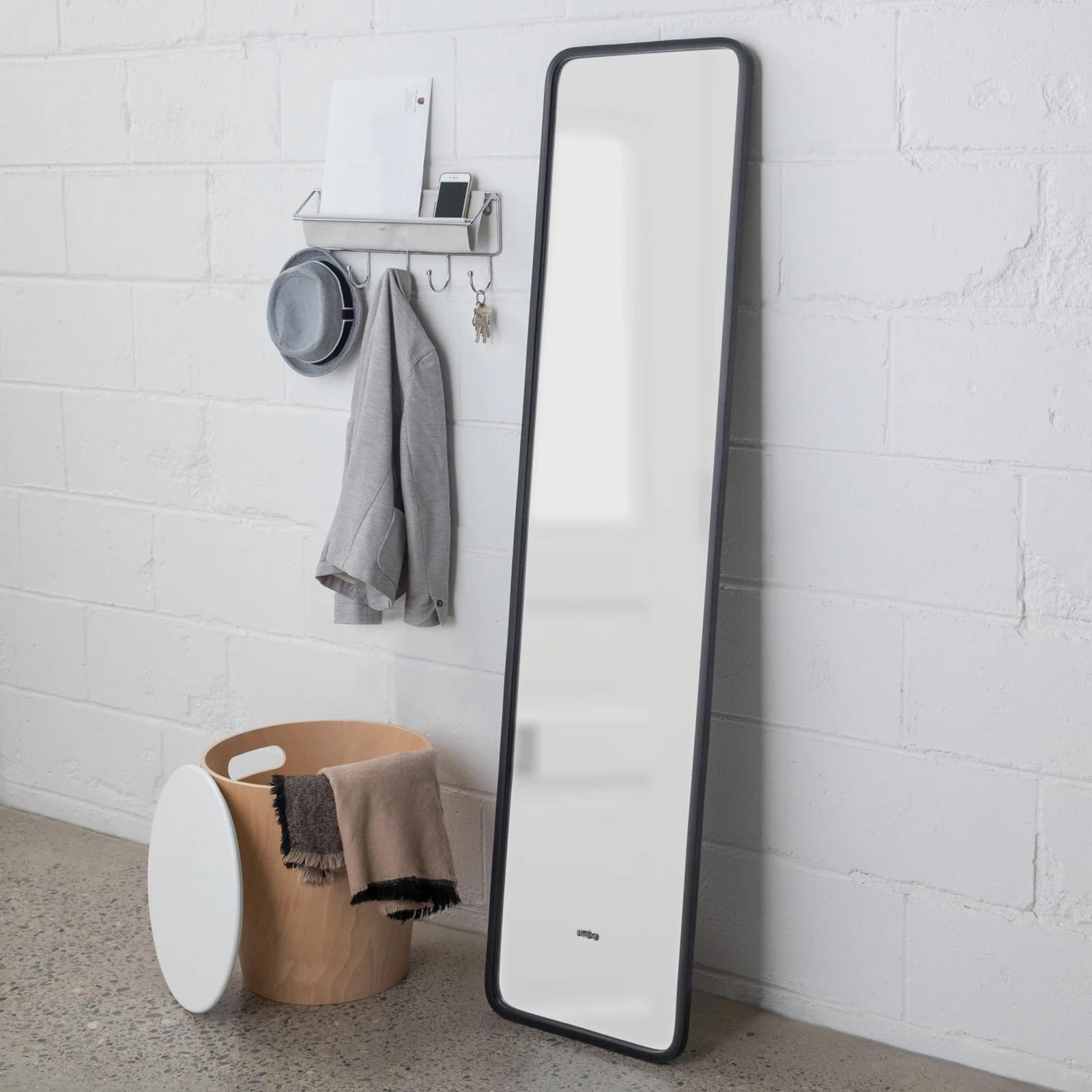 Hub Leaning Mirror